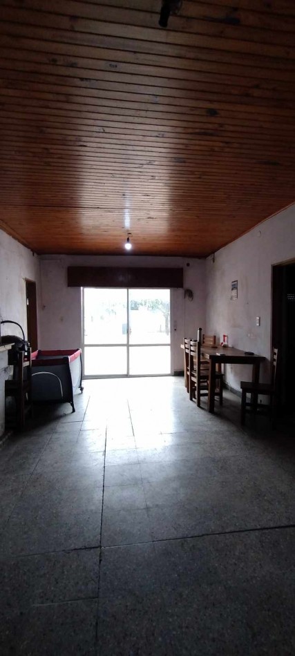 VENDE CASA CON PATIO Y GARAGE! 