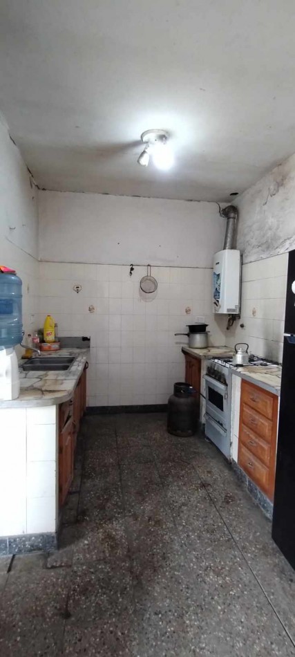 VENDE CASA CON PATIO Y GARAGE! 