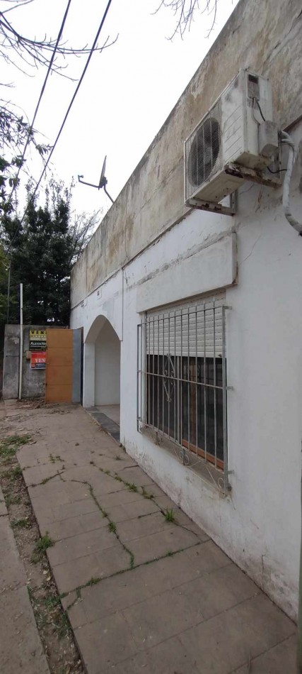 VENDE CASA CON PATIO Y GARAGE! 