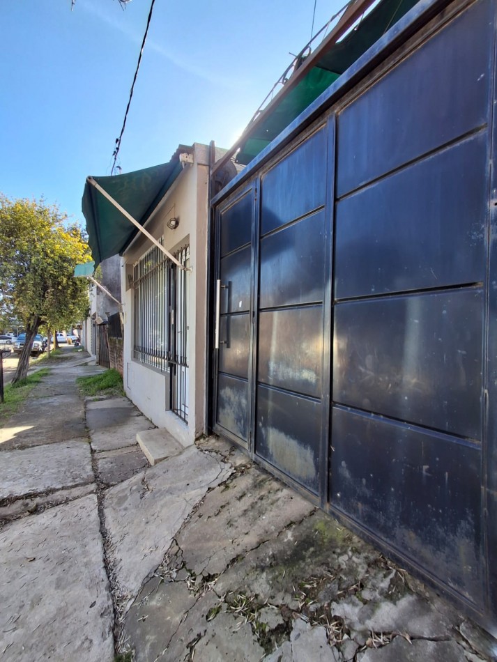 VENDE CASA EN CGT DE GERVASIO MENDEZ!