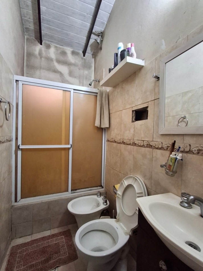 VENDE CASA EN CGT DE GERVASIO MENDEZ!