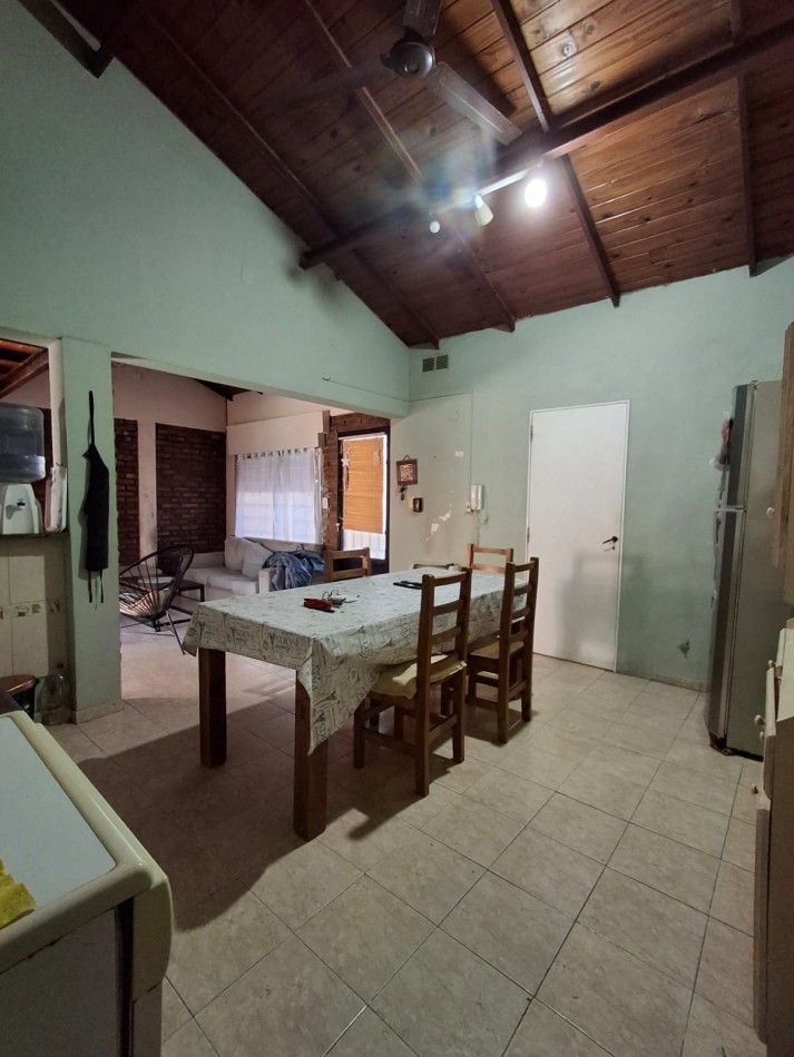 VENDE CASA EN CGT DE GERVASIO MENDEZ!