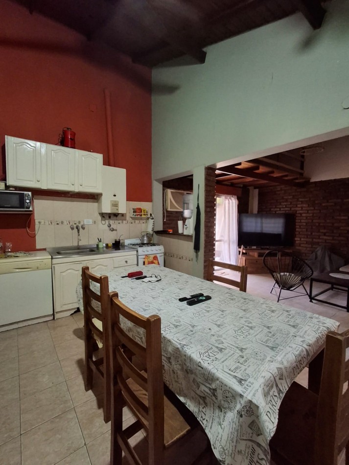 VENDE CASA EN CGT DE GERVASIO MENDEZ!