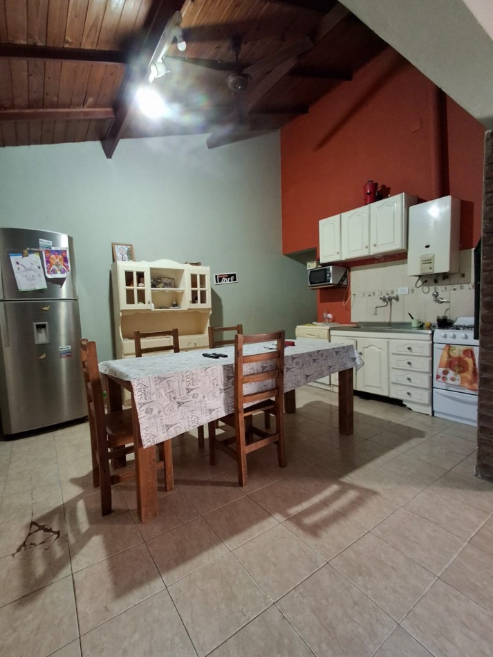 VENDE CASA EN CGT DE GERVASIO MENDEZ!