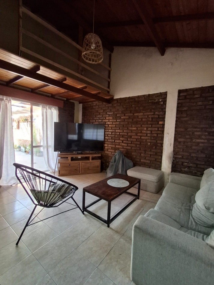 VENDE CASA EN CGT DE GERVASIO MENDEZ!