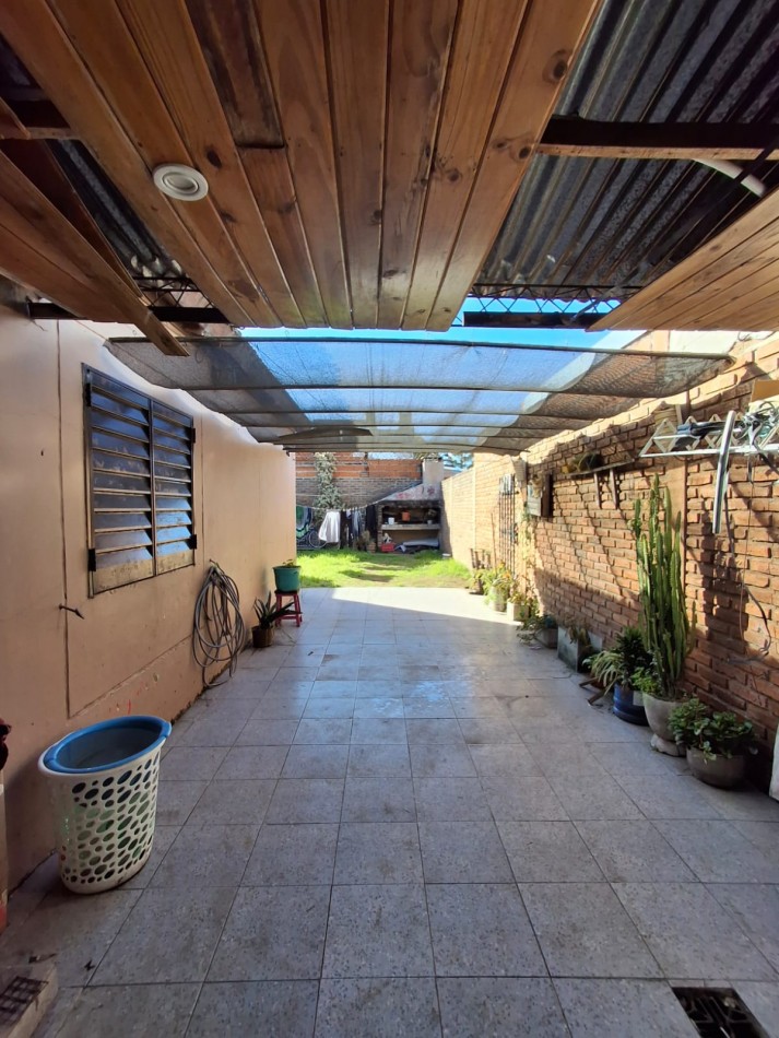 VENDE CASA EN CGT DE GERVASIO MENDEZ!