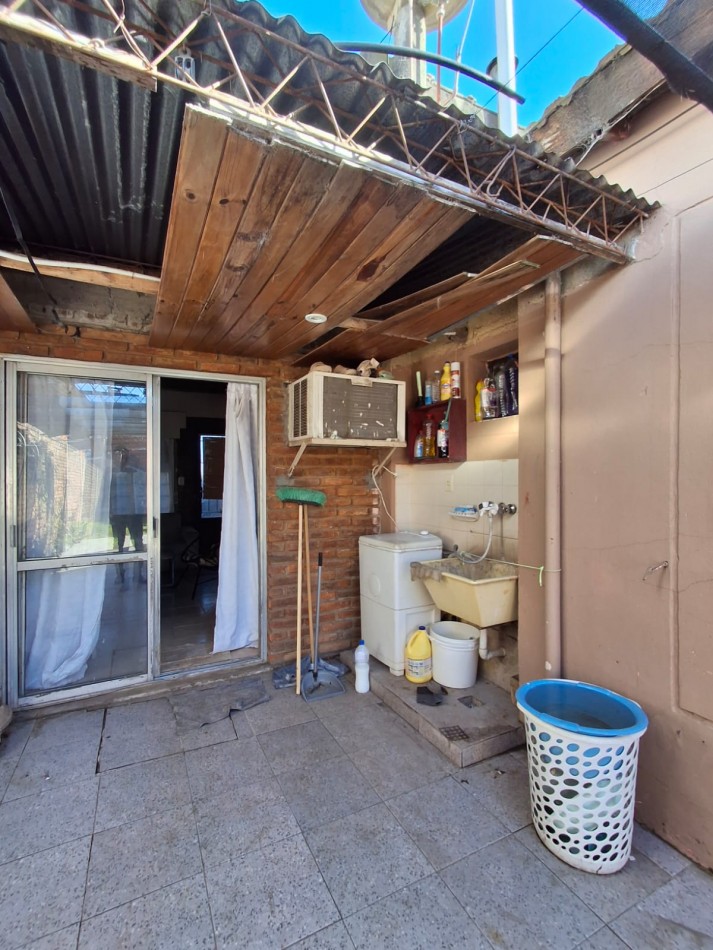 VENDE CASA EN CGT DE GERVASIO MENDEZ!