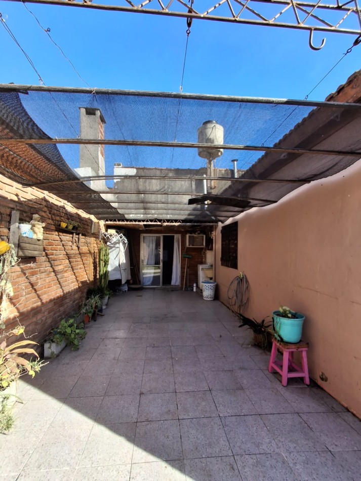 VENDE CASA EN CGT DE GERVASIO MENDEZ!