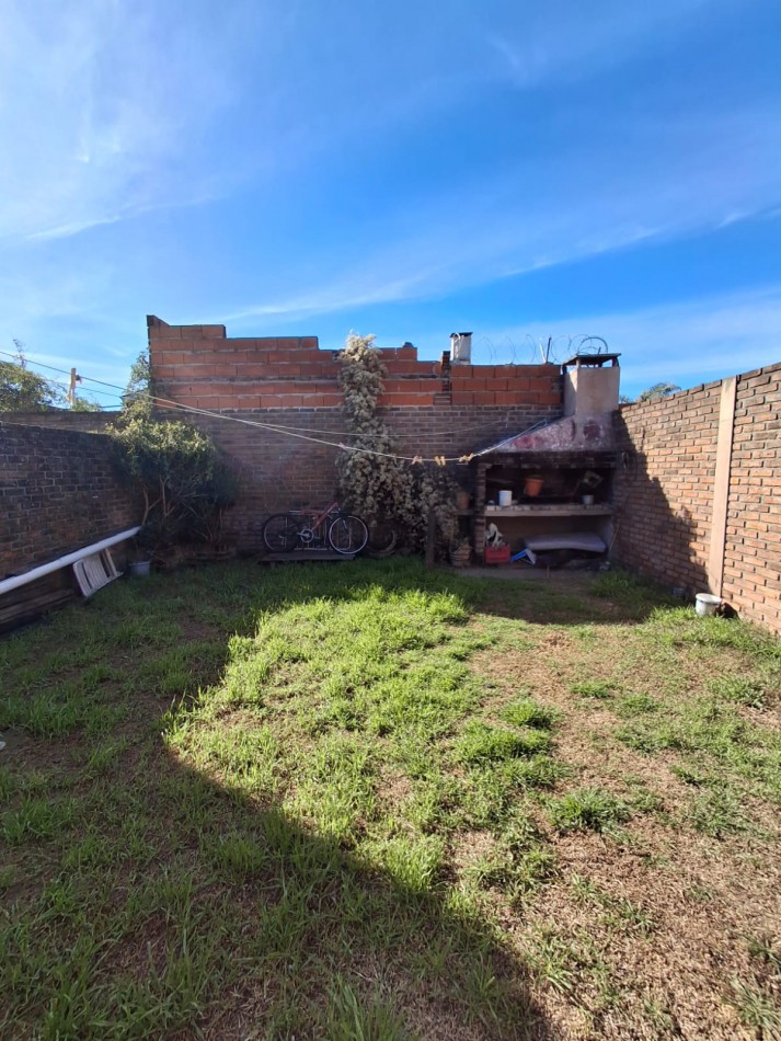 VENDE CASA EN CGT DE GERVASIO MENDEZ!