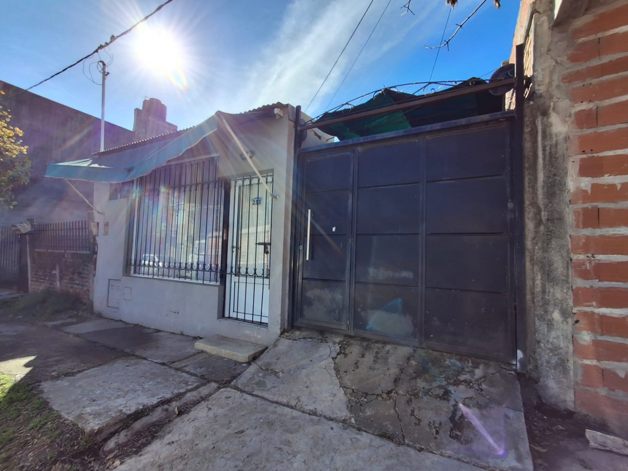 VENDE CASA EN CGT DE GERVASIO MENDEZ!