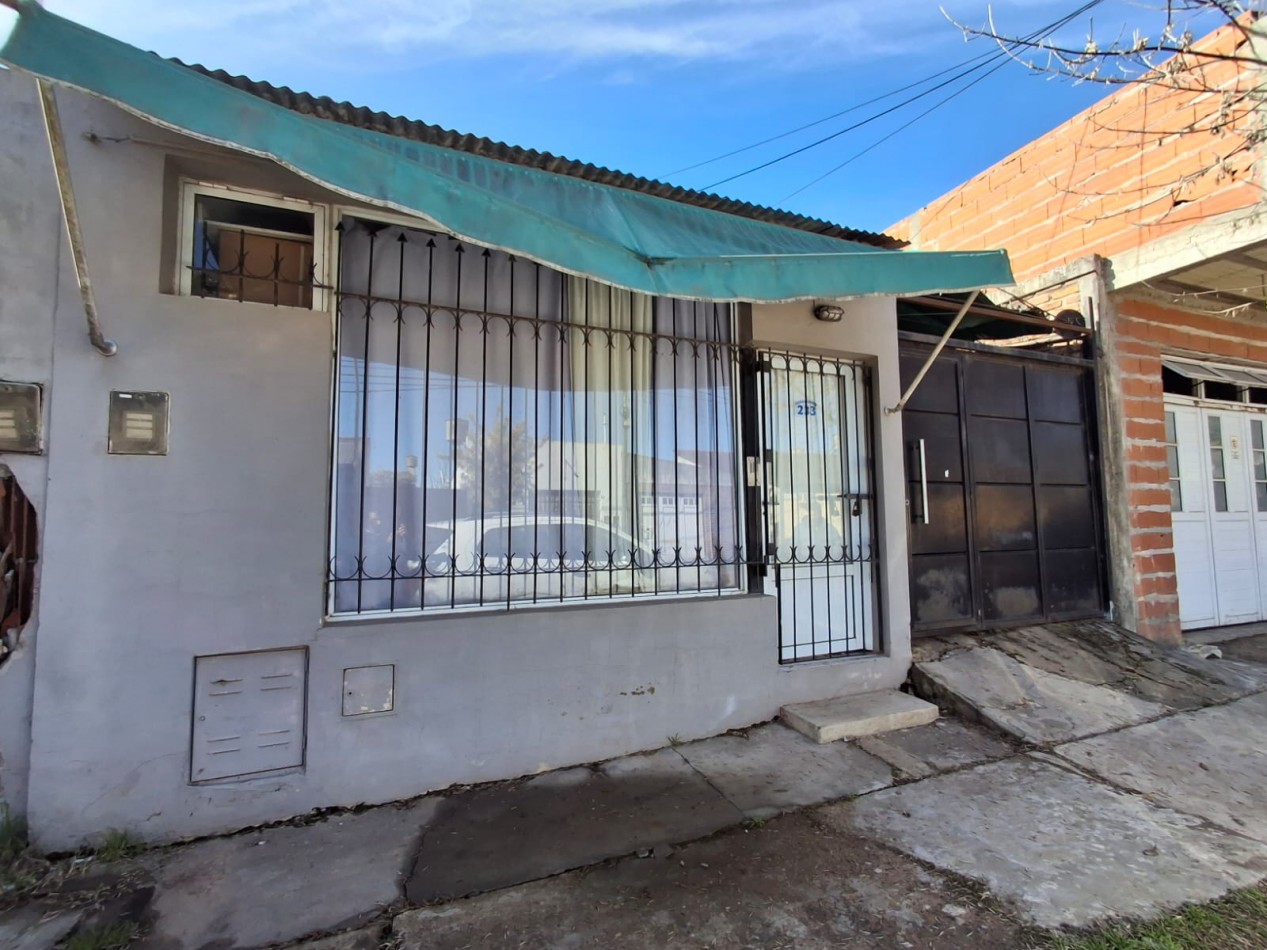 VENDE CASA EN CGT DE GERVASIO MENDEZ!