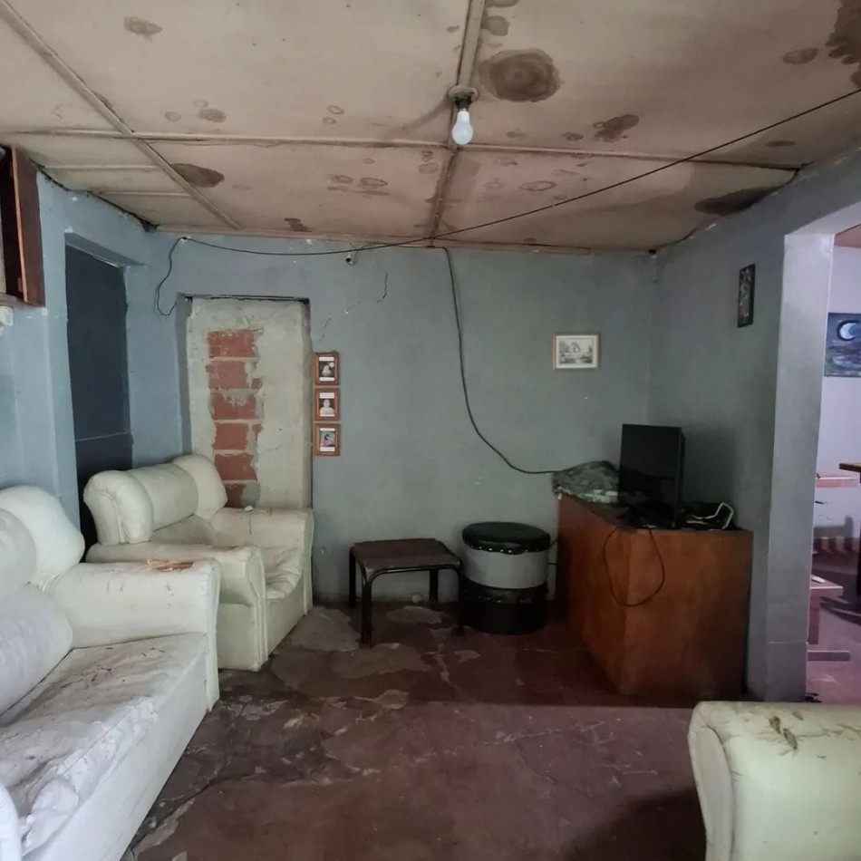 VENDE CASA A REFACCIONAR