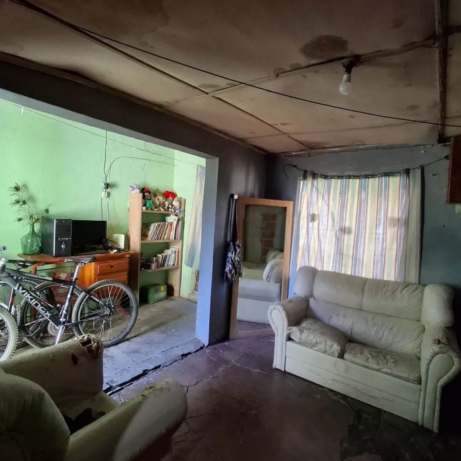 VENDE CASA A REFACCIONAR