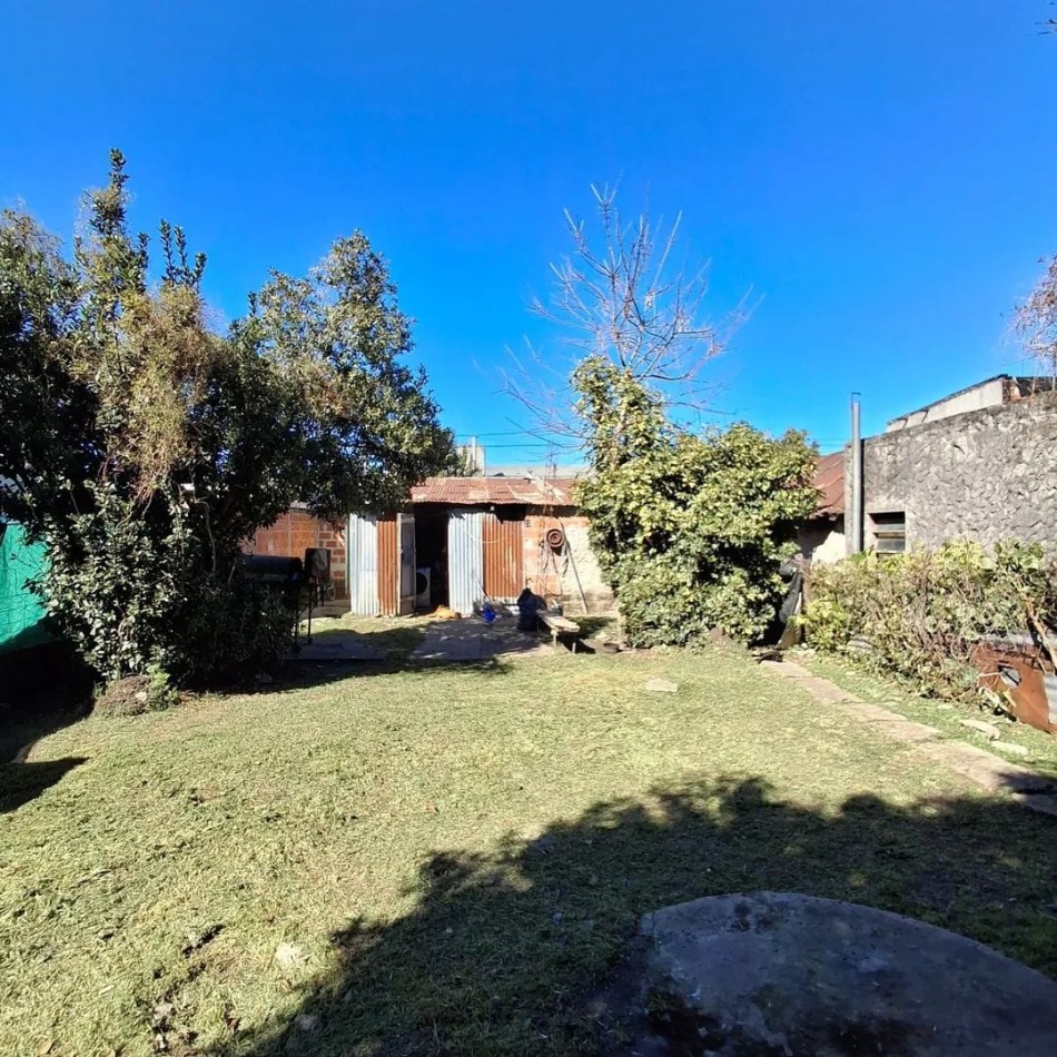 VENDE CASA A REFACCIONAR
