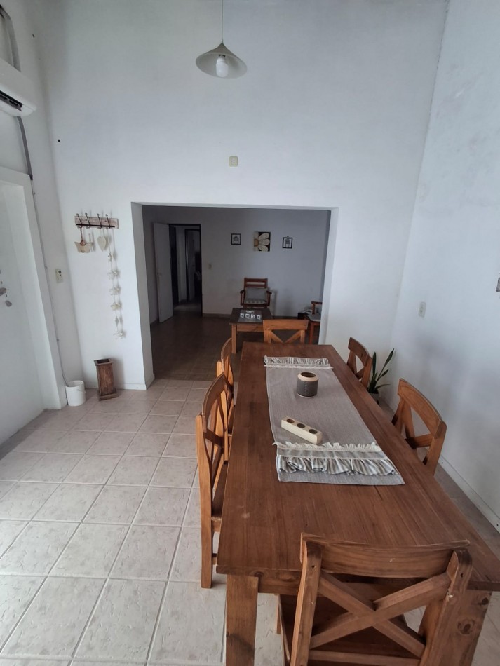 VENDE CASA SEMICENTRICA!