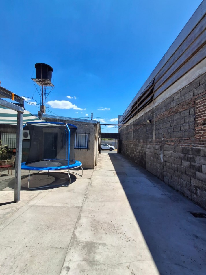 VENDE CASA SEMICENTRICA!