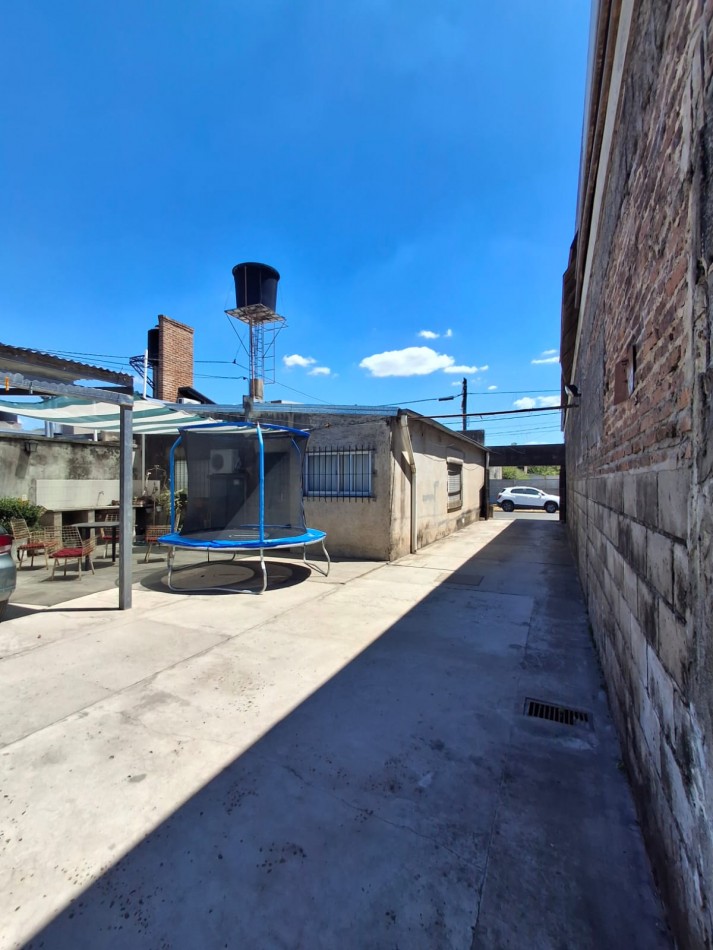 VENDE CASA SEMICENTRICA!