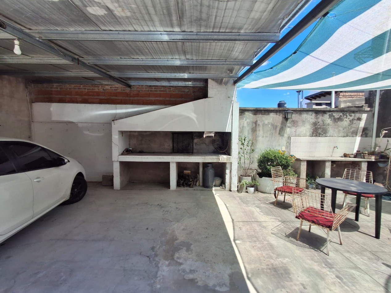 VENDE CASA SEMICENTRICA!