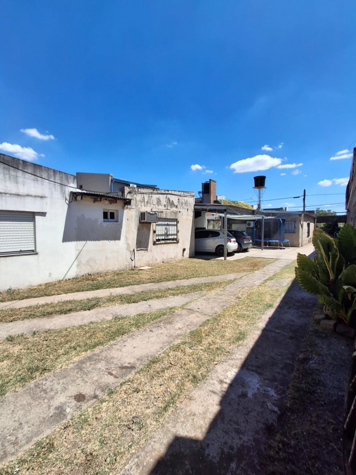 VENDE CASA SEMICENTRICA!