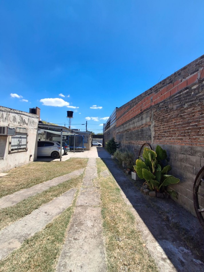 VENDE CASA SEMICENTRICA!