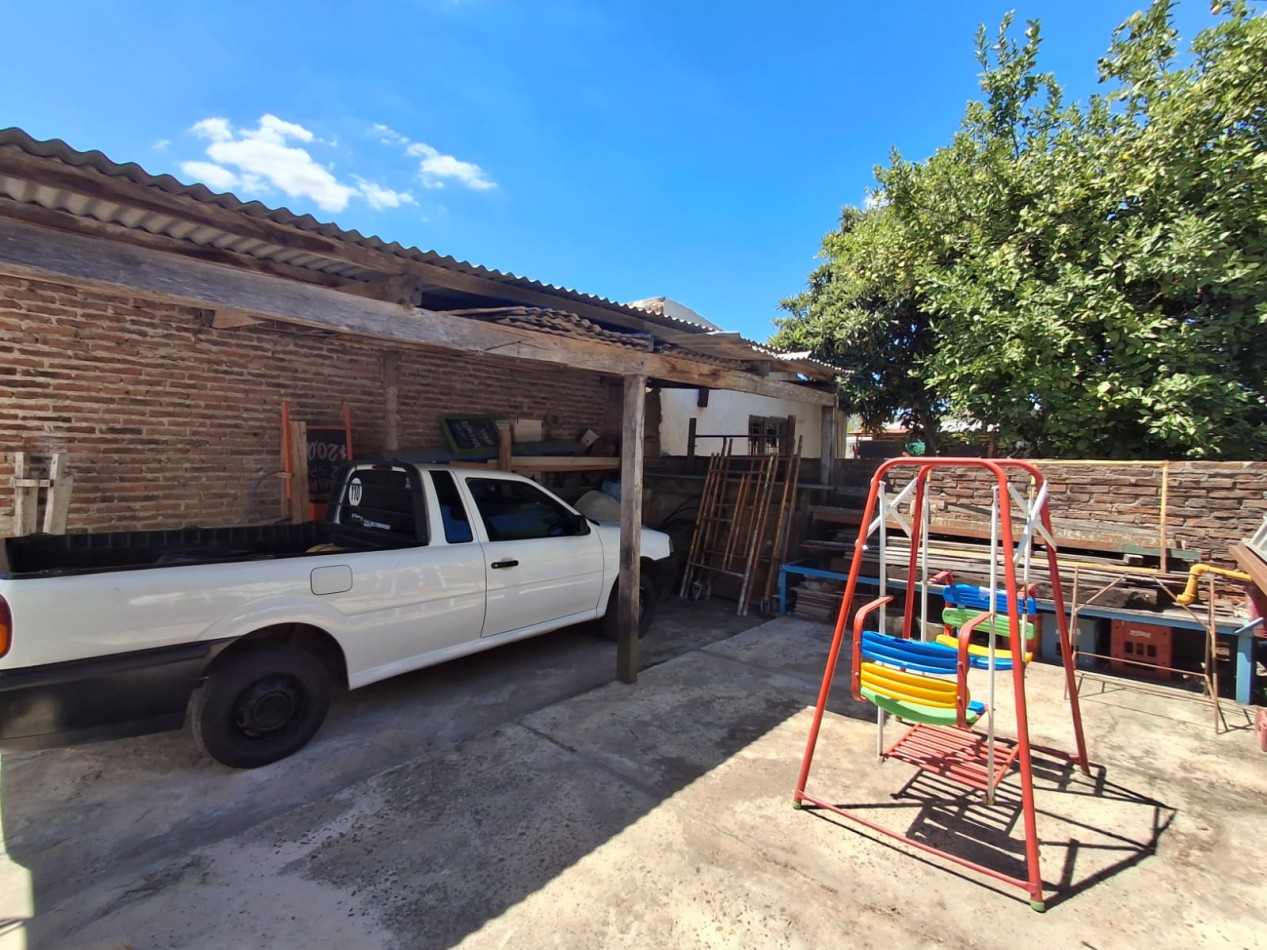 VENDE CASA SEMICENTRICA!