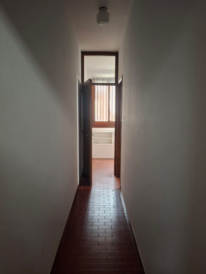 VENDE IMPORTANTE CASA CENTRICA!