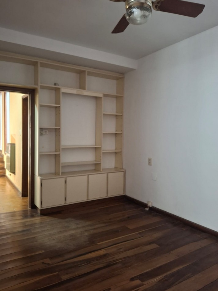 VENDE IMPORTANTE CASA CENTRICA!