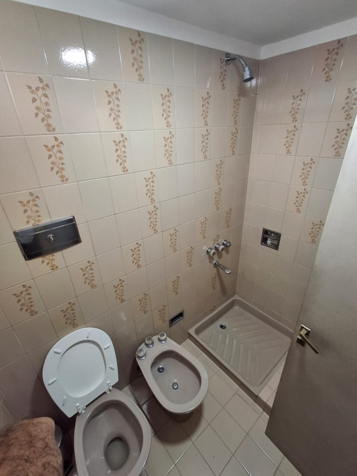 VENDE IMPORTANTE CASA CENTRICA!