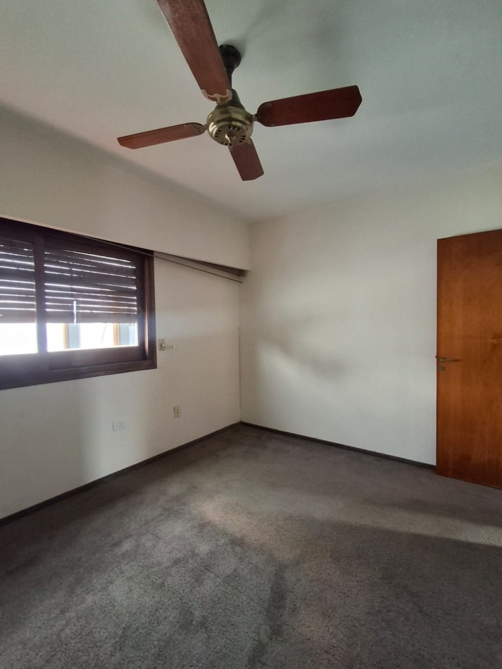 VENDE IMPORTANTE CASA CENTRICA!