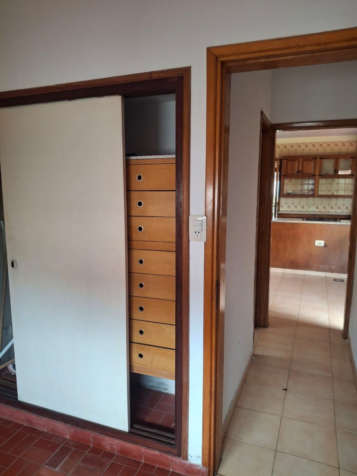 VENDE IMPORTANTE CASA CENTRICA!