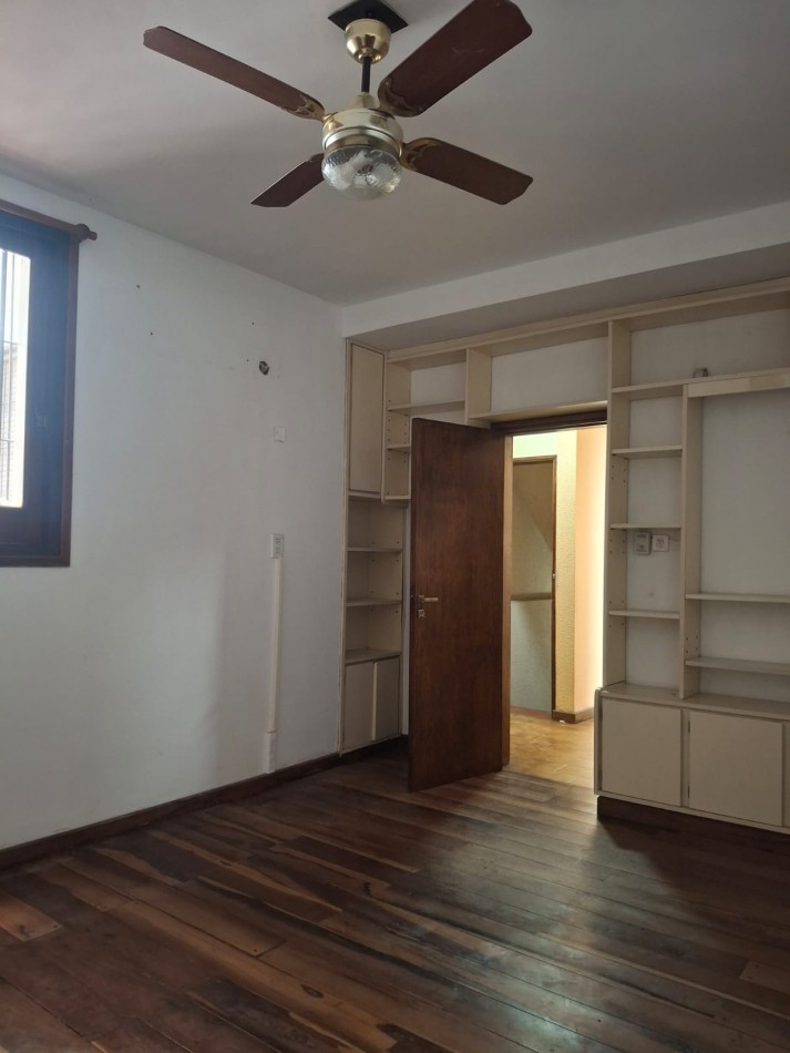 VENDE IMPORTANTE CASA CENTRICA!