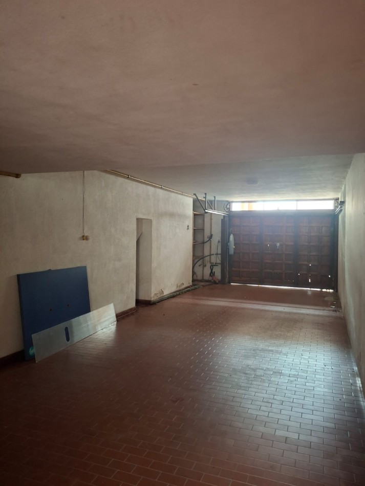 VENDE IMPORTANTE CASA CENTRICA!