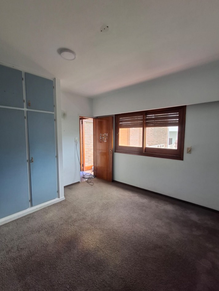 VENDE IMPORTANTE CASA CENTRICA!