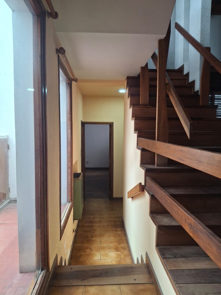 VENDE IMPORTANTE CASA CENTRICA!