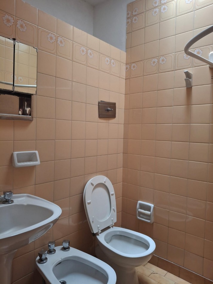 VENDE IMPORTANTE CASA CENTRICA!