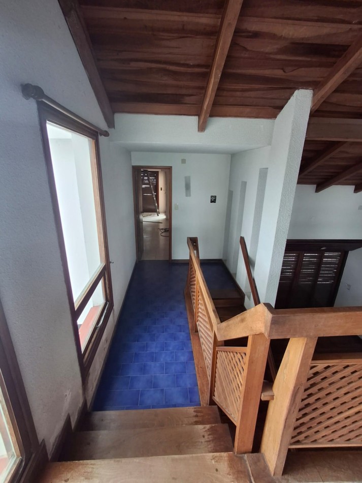 VENDE IMPORTANTE CASA CENTRICA!