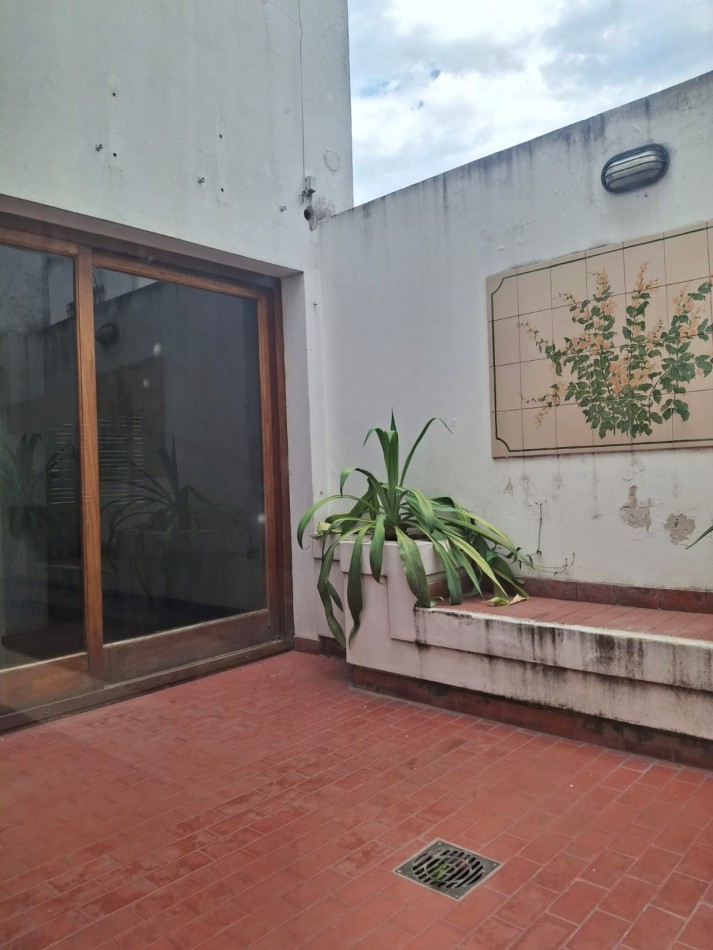 VENDE IMPORTANTE CASA CENTRICA!