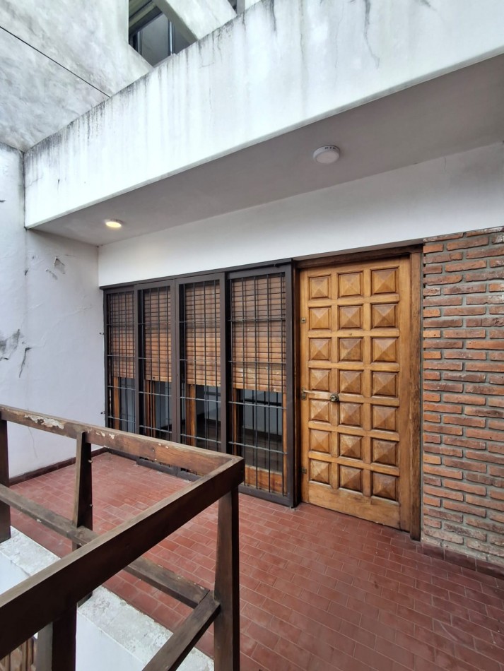 VENDE IMPORTANTE CASA CENTRICA!