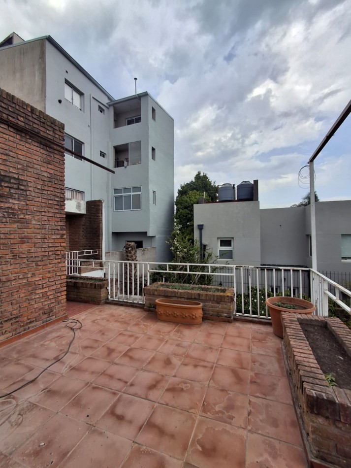 VENDE IMPORTANTE CASA CENTRICA!