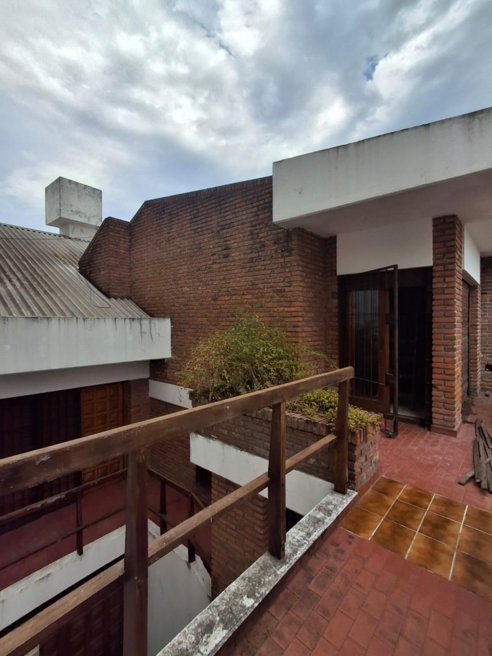 VENDE IMPORTANTE CASA CENTRICA!