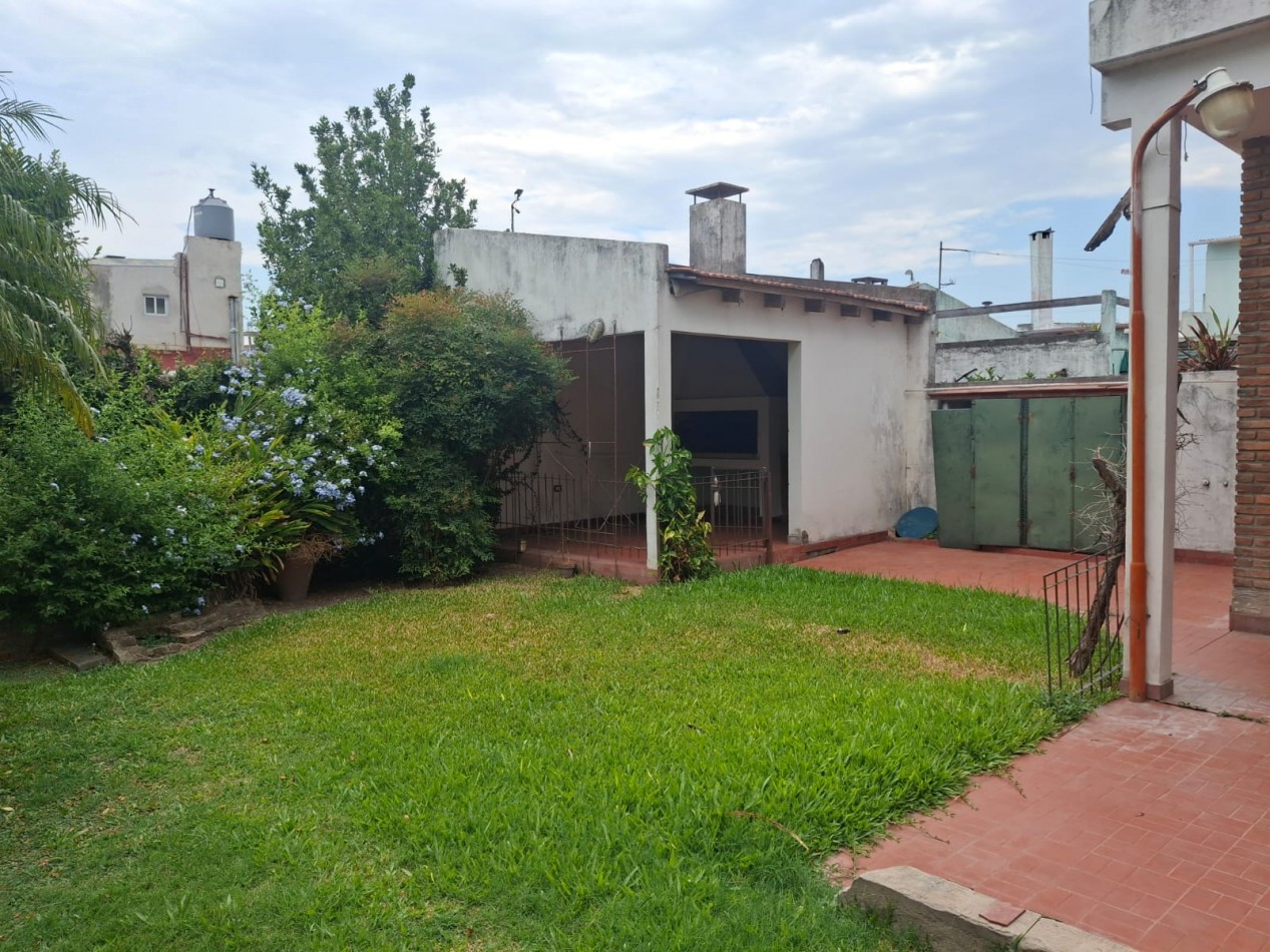 VENDE IMPORTANTE CASA CENTRICA!
