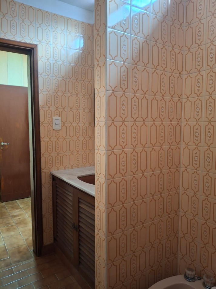 VENDE IMPORTANTE CASA CENTRICA!