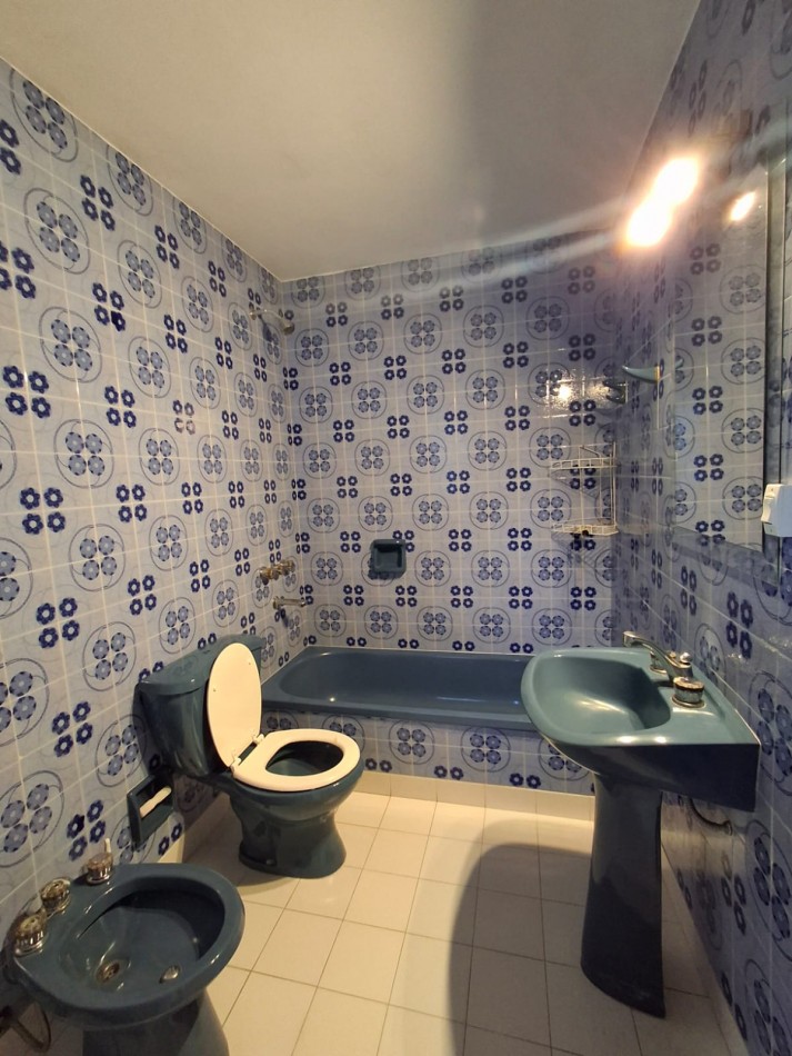 VENDE IMPORTANTE CASA CENTRICA!