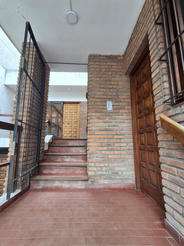 VENDE IMPORTANTE CASA CENTRICA!