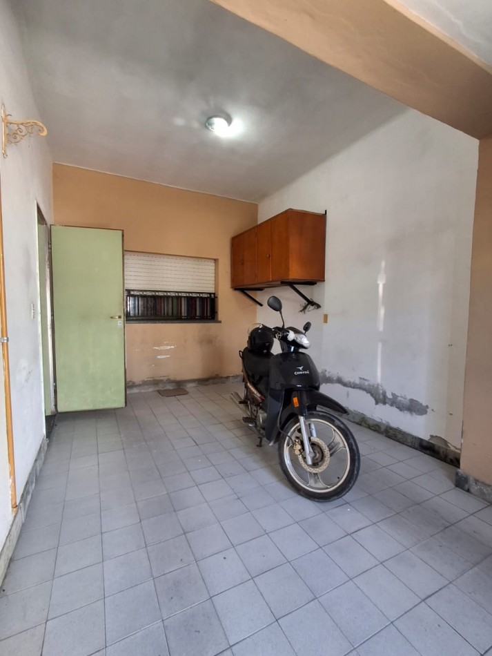 VENDE AMPLIA CASA!