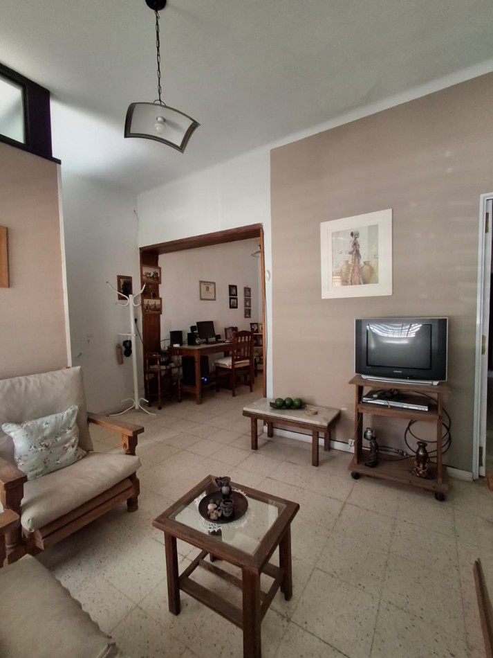 VENDE AMPLIA CASA!