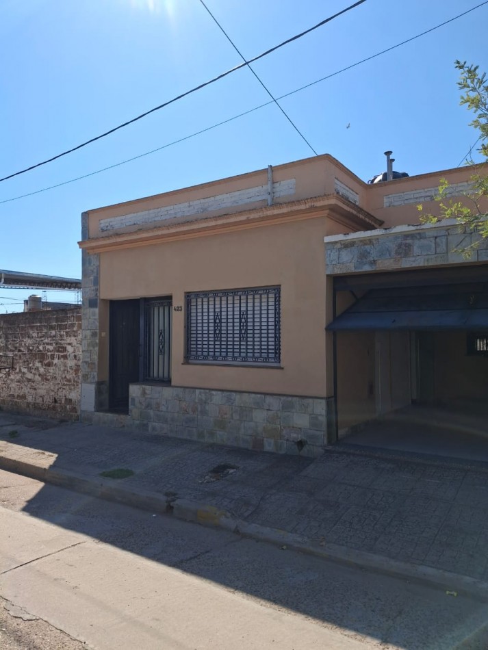 VENDE AMPLIA CASA!