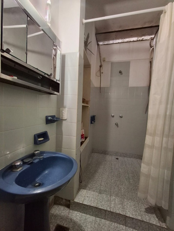 VENDE AMPLIA CASA!