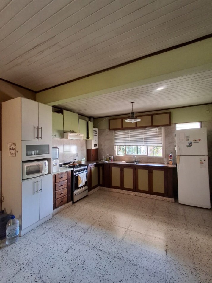 VENDE AMPLIA CASA!