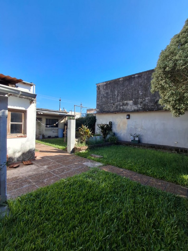 VENDE AMPLIA CASA!